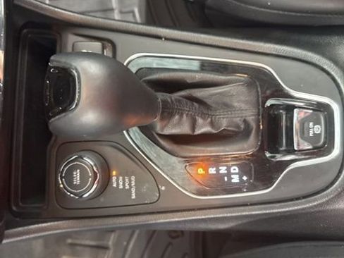 Used 2021 Jeep Cherokee Latitude Plus image 16