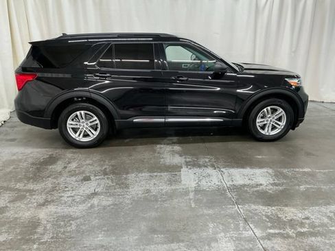 Used 2023 Ford Explorer XLT RWD image 2