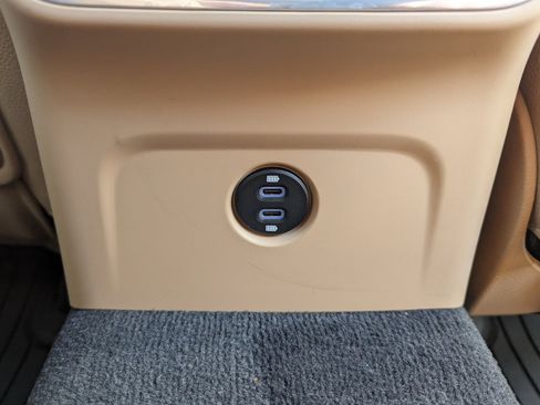 Used 2020 Porsche Macan image 37