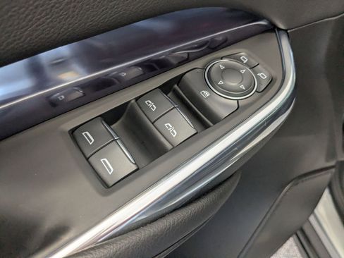 Certified 2023 Cadillac XT4 Luxury w/ Cold Weather Package AWD/4WD image 17