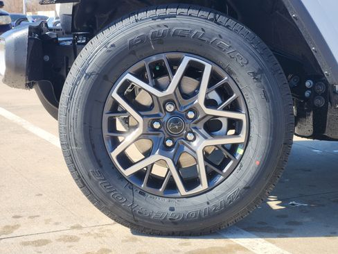 New 2026 Jeep Wrangler Unlimited Sahara AWD/4WD image 9