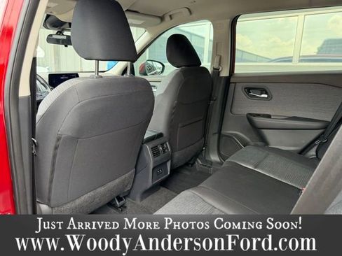 Used 2023 Nissan Rogue SV FWD image 9
