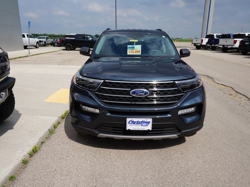 Used 2024 Ford Explorer XLT w/ Equipment Group 202A AWD/4WD image 5