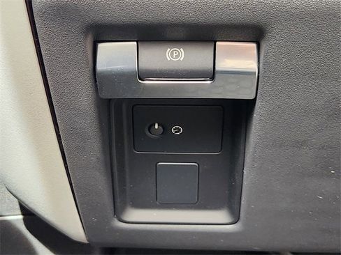 Used 2025 Land Rover Defender 110 S image 21