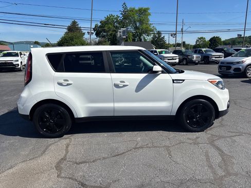 Used 2017 Kia Soul FWD image 8