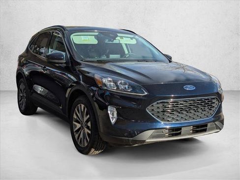 Used 2021 Ford Escape Titanium w/ Class II Trailer Tow Package image 3