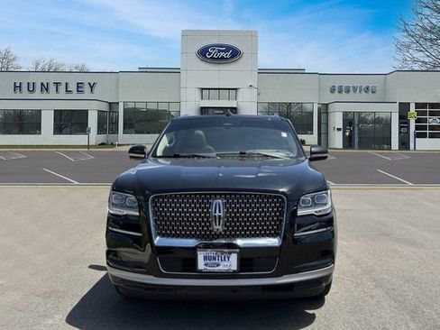 Used 2022 Lincoln Navigator Reserve image 3