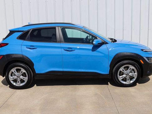 Used 2022 Hyundai Kona SEL w/ Winter Weather Package image 6