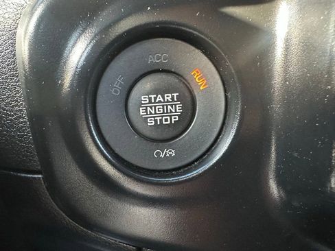 Used 2021 Jeep Wrangler Unlimited Sahara AWD/4WD image 18