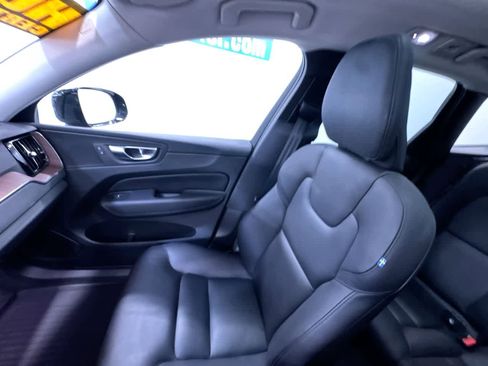Used 2023 Volvo XC60 B5 Plus image 35