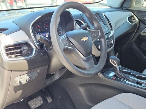 Used 2022 Chevrolet Equinox LS w/ LS Convenience Package image 10