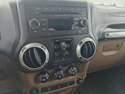 Used 2014 Jeep Wrangler Unlimited Sahara w/ Connectivity Group image 12