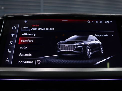 Used 2024 Audi Q4 e-tron Premium Plus w/ Premium Plus image 23