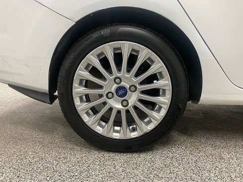 Used 2014 Ford Fiesta Titanium image 28