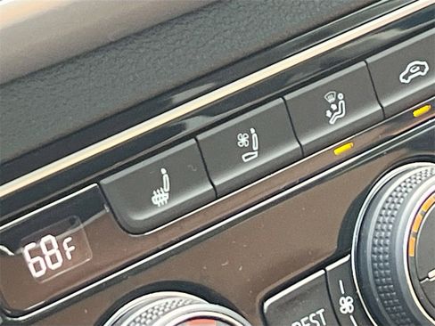 Used 2018 Volkswagen Atlas SEL Premium image 20