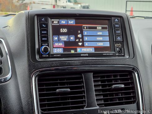 Used 2017 Dodge Grand Caravan SE image 22