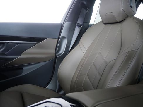 Certified 2025 BMW 530i RWD image 24
