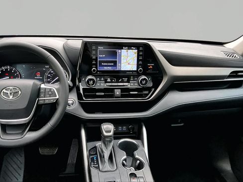 Used 2022 Toyota Highlander XLE FWD image 7
