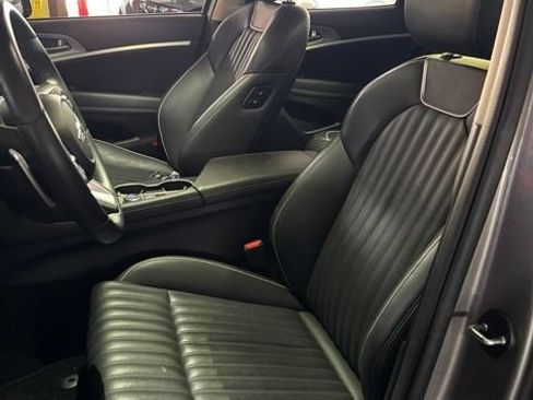 Used 2023 Genesis G70 3.3T RWD image 5