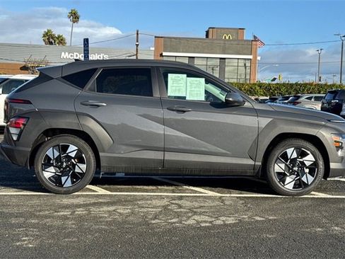 Used 2024 Hyundai Kona SEL w/ Convenience Package image 3