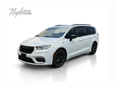 Used 2024 Chrysler Pacifica Premium