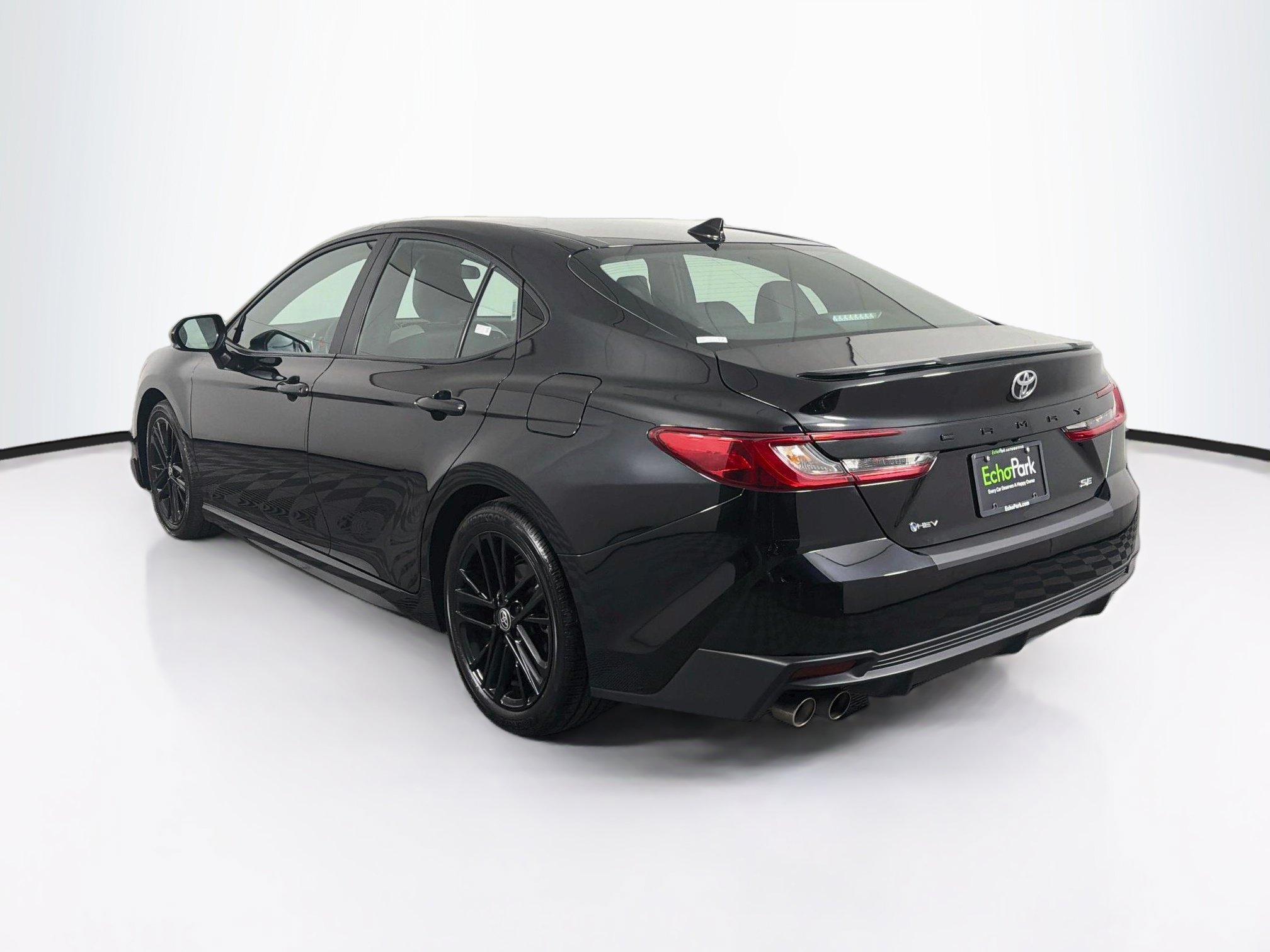 Used 2025 Toyota Camry SE FWD image 5