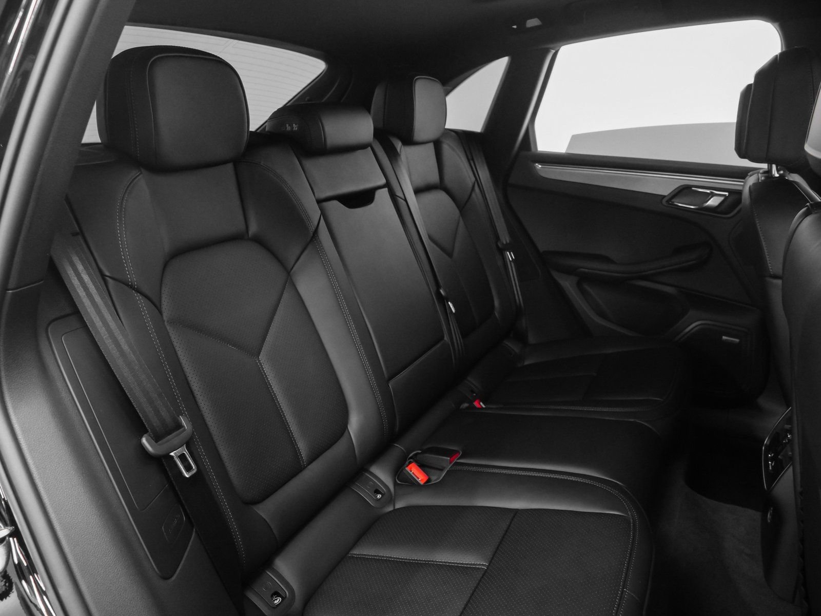 Certified 2025 Porsche Macan AWD/4WD image 21