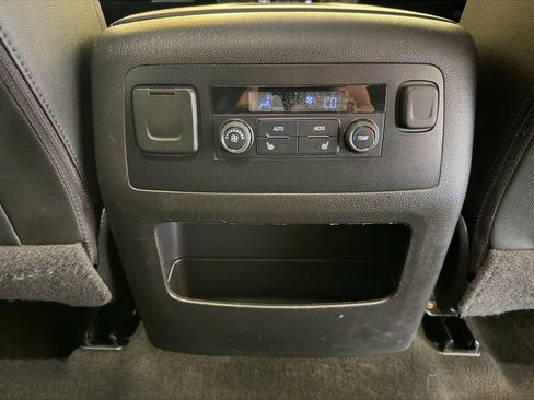Used 2017 GMC Yukon SLT AWD/4WD image 38