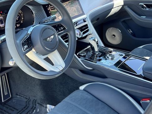 Certified 2025 Bentley Flying Spur Plug-In Hybrid w/ First Edition Specification AWD/4WD image 17