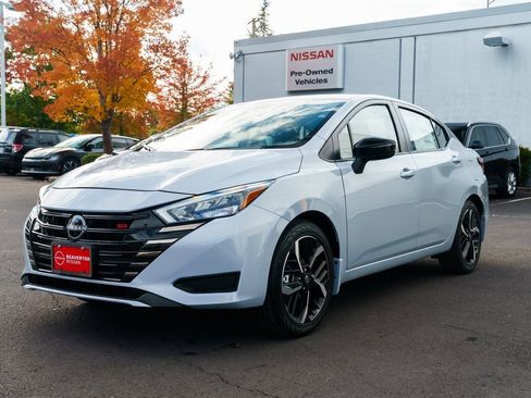 New 2025 Nissan Versa SR w/ Trunk Package image 3