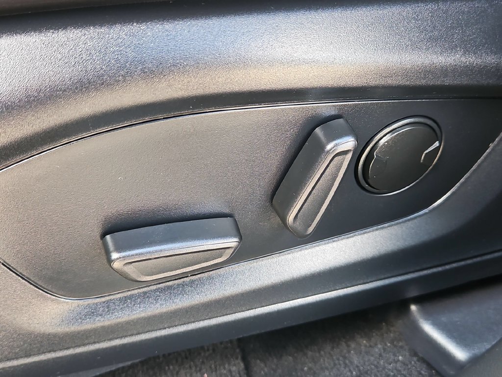 Used 2025 Ford Explorer ST-Line w/ ST-Line Street Pack AWD/4WD image 14