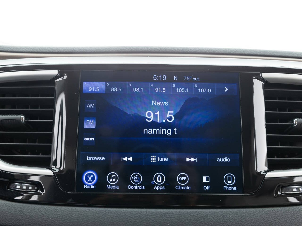 Used 2017 Chrysler Pacifica Touring-L w/ Tire & Wheel Group FWD image 31