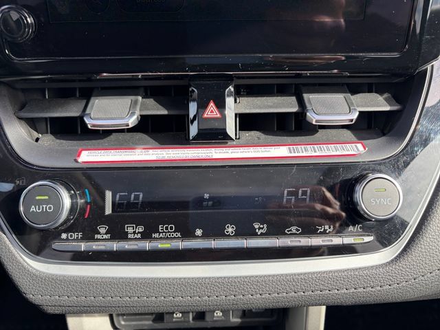 Used 2024 Toyota Corolla Cross XLE w/ Convenience Package AWD/4WD image 17
