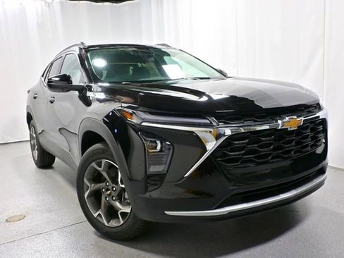 New 2026 Chevrolet Trax LT w/ Driver Confidence Package image 2