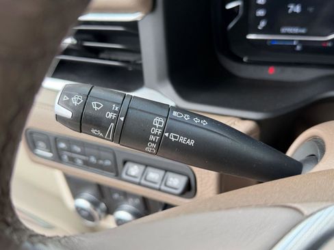 Used 2022 GMC Yukon XL Denali w/ Denali Premium Package image 25