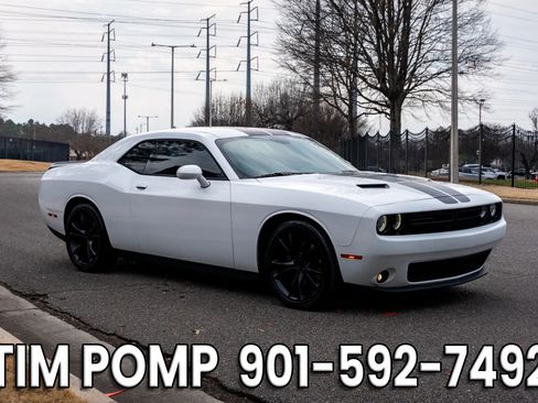 Used 2016 Dodge Challenger SXT w/ Blacktop Package image 4