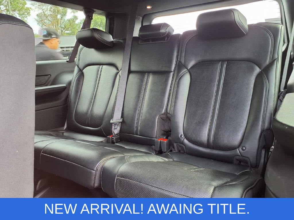Used 2024 Jeep Wagoneer L Series II w/ Flexible Seating Group AWD/4WD image 8