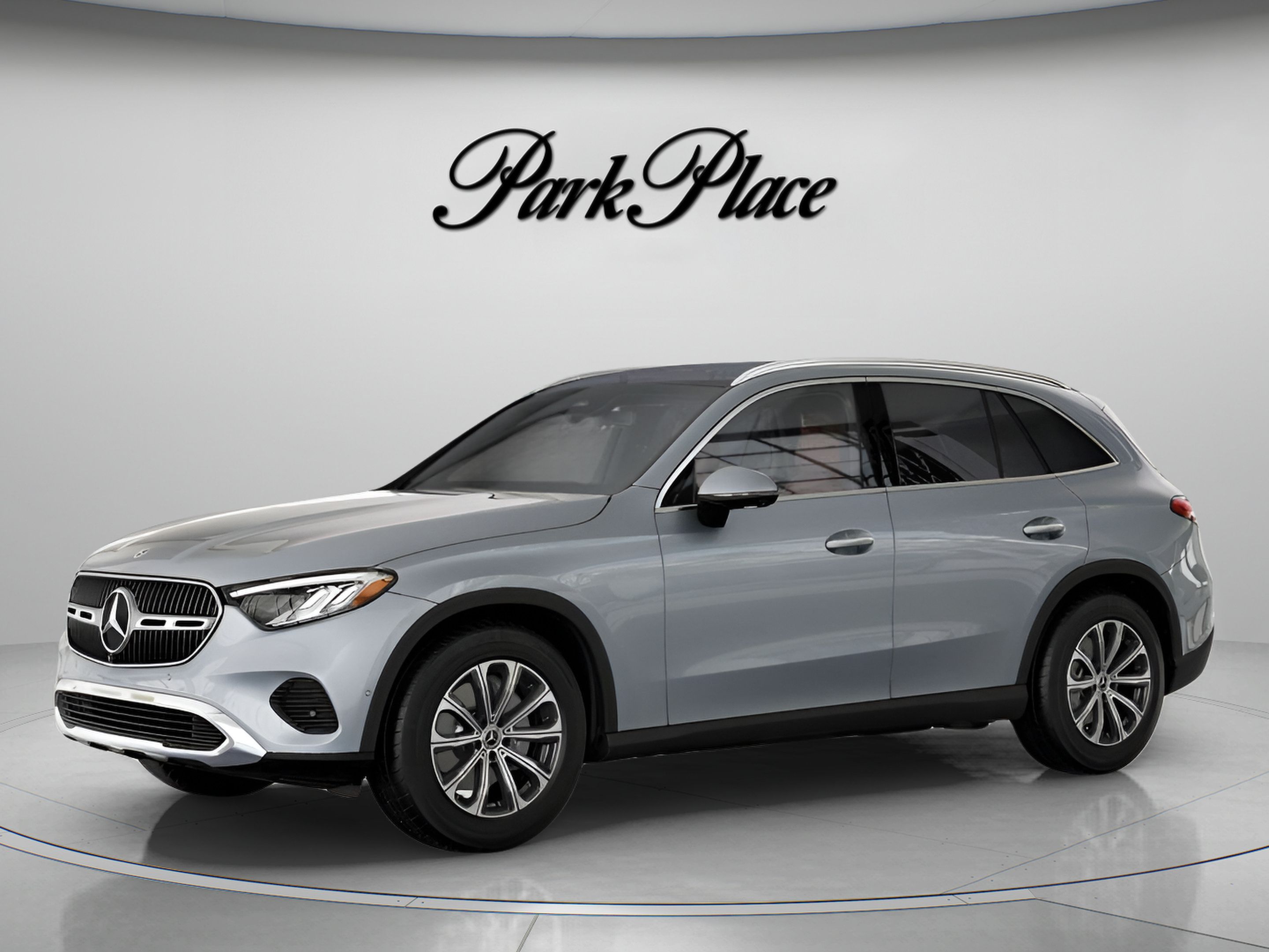 Used 2026 Mercedes-Benz GLC 300 4MATIC image 2