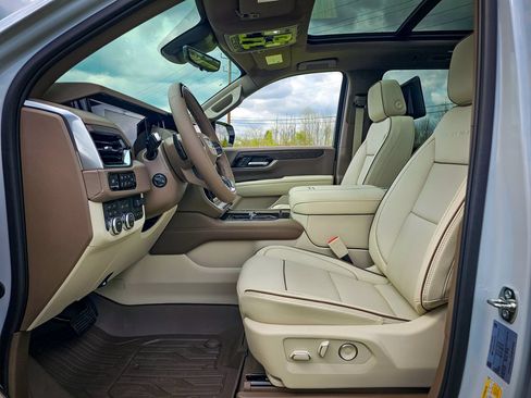 New 2026 GMC Yukon XL Denali w/ Denali Reserve Package AWD/4WD image 15