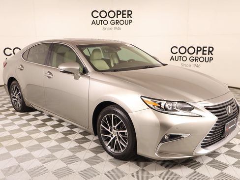 Used 2017 Lexus ES 350 w/ Luxury Package FWD image 1
