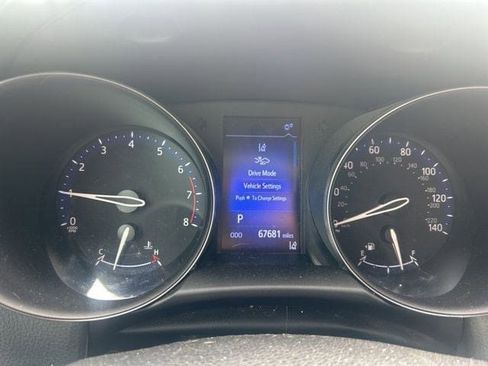 Used 2018 Toyota C-HR XLE image 4