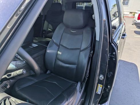 Used 2015 Cadillac Escalade Luxury AWD/4WD image 11