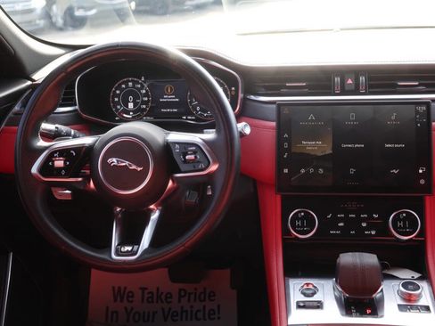 Used 2021 Jaguar F-PACE R-Dynamic S image 23