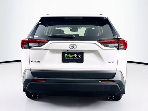 Used 2025 Toyota RAV4 XLE w/ Convenience Package image 7