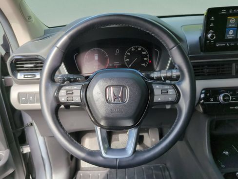 Used 2024 Honda Pilot Touring image 11