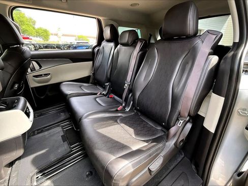 Used 2023 Kia Carnival LX image 20