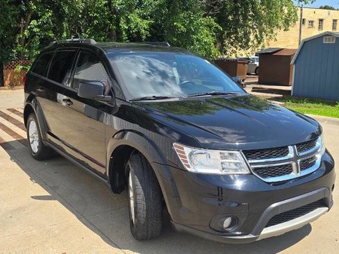 Used 2017 Dodge Journey SXT image 3