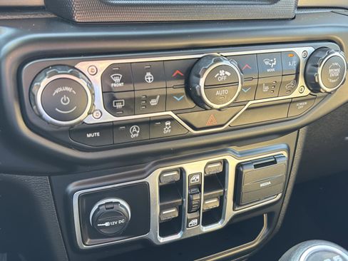 Used 2021 Jeep Wrangler Unlimited Sport image 22