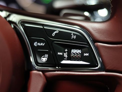 Used 2020 Bentley Flying Spur W12 image 44