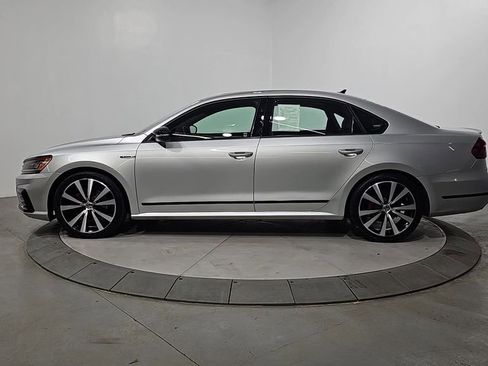 Used 2018 Volkswagen Passat 3.6 image 2